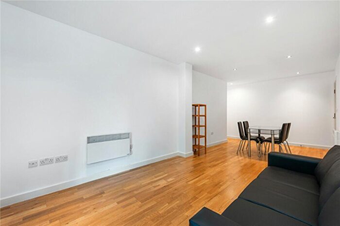2 Bedroom Apartment To Rent In Southgate Road, Islington, N1