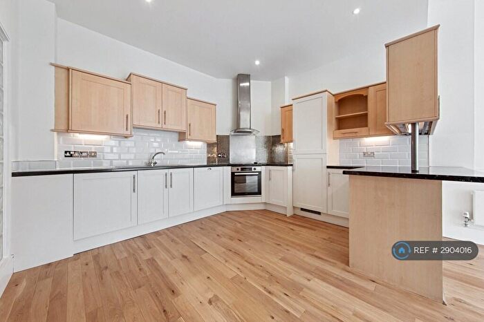 2 Bedroom Flat To Rent In Deptford Broadway, London, SE8