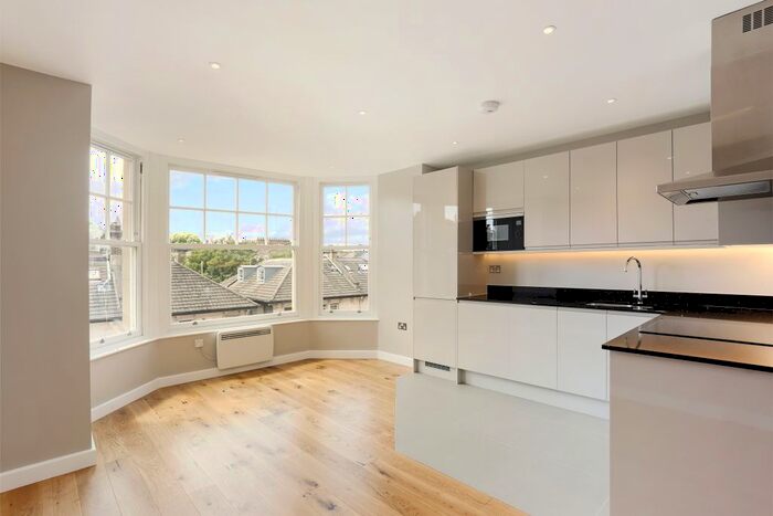 2 Bedroom Flat To Rent In Earls Court Road, London, SW5