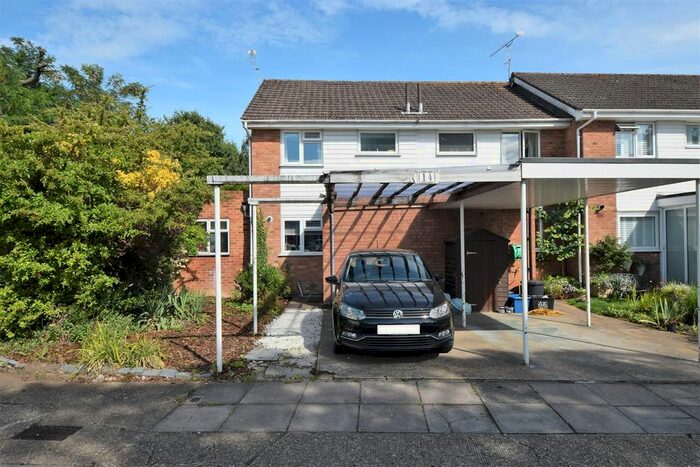 3 Bedroom Property To Rent In Parkside, Hampton Hill, TW12
