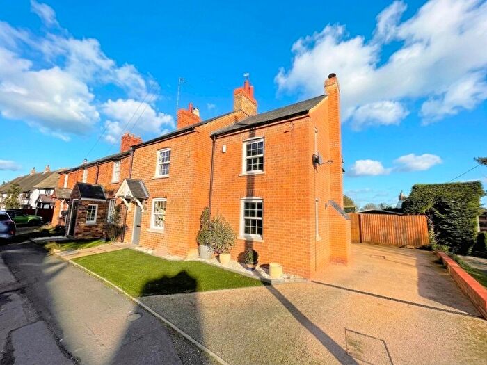 3 Bedroom Semi-Detached House To Rent In Brook Lane, Flitton, MK45