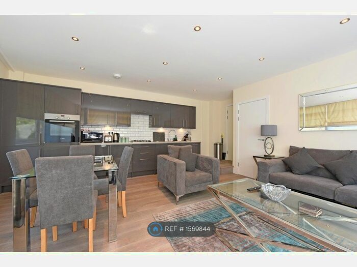 2 Bedroom Flat To Rent In Arthur Road, London, SW19