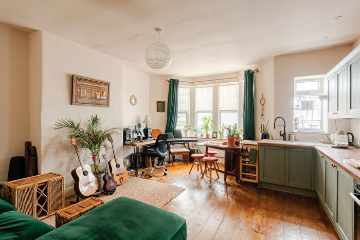 2 Bedroom Triplex For Sale In Seymour Road, Bishopston, Bristol, BS7