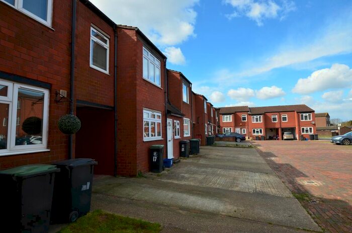 3 Bedroom Property To Rent In Pasfield Close, Waltham Abbey, EN9