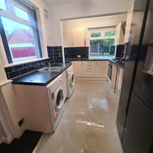 6 Bedroom Semi-Detached House To Rent In Winston Mount, Leeds, West Yorkshire, LS6