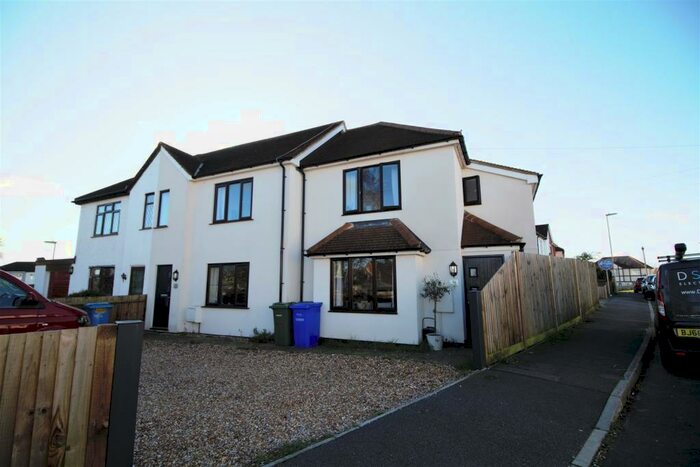 2 Bedroom End Of Terrace House To Rent In Haig Road, Aldershot, GU12