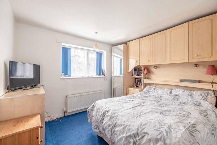 3 Bedroom Semi-Detached House For Sale In Westfield Road, Slough, SL2