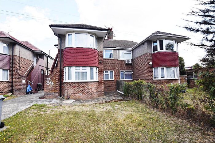 2 Bedroom Maisonette For Sale In Fernwood Avenue, Wembley, Middlesex, HA0