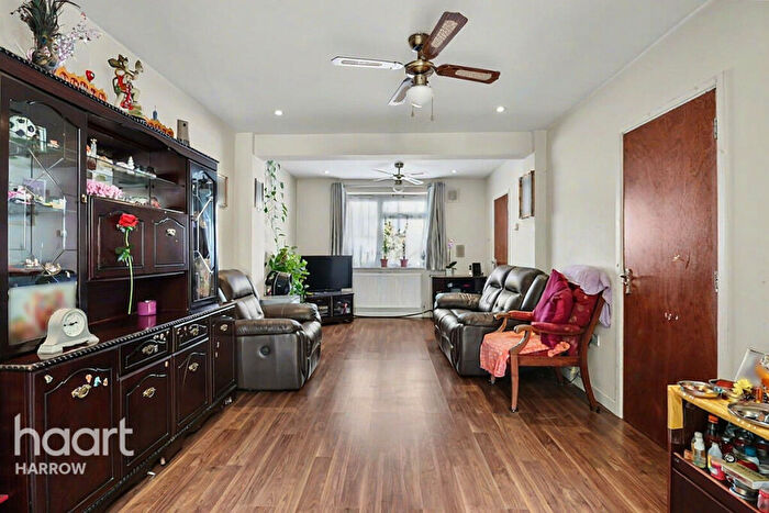 4 Bedroom Semi-Detached House For Sale In Bransgrove Road, Edgware, HA8