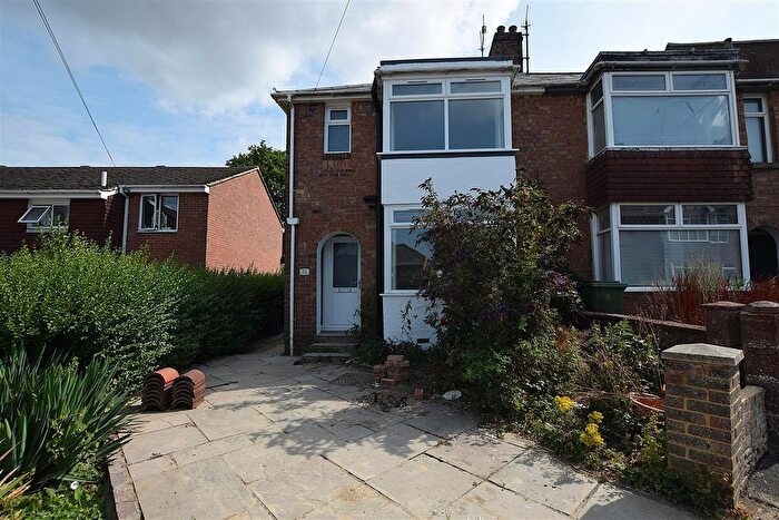 3 Bedroom End Of Terrace House To Rent In The Broadway, Hastings, TN35