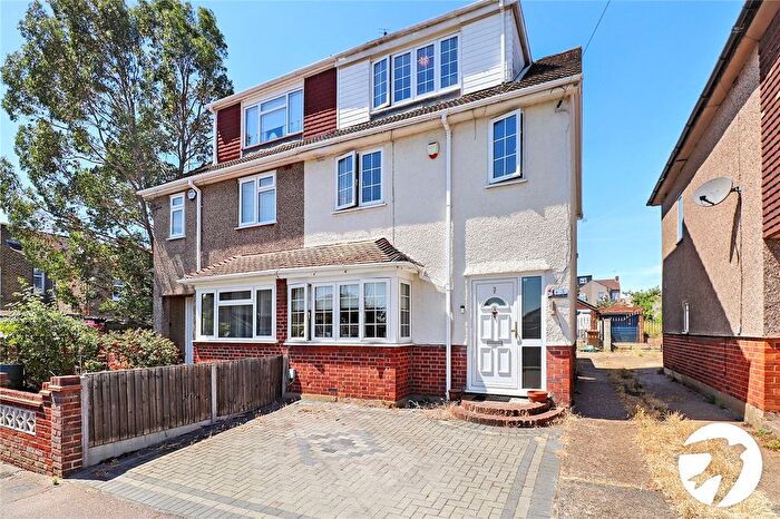 4 Bedroom Semi Detached House For Sale In Lullingstone Road, Belvedere, DA17