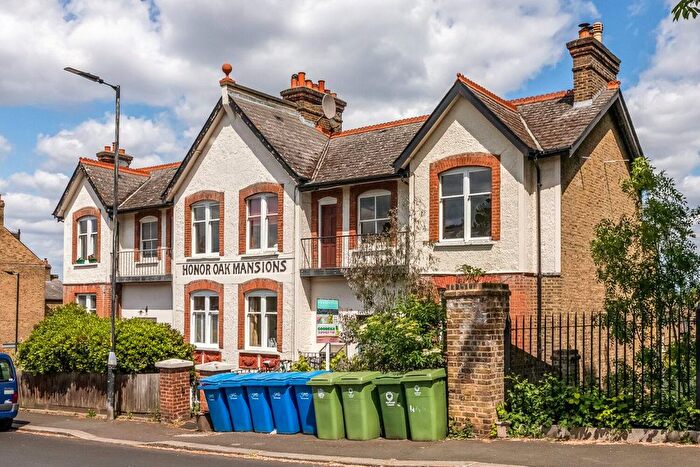 2 Bedroom Flat To Rent In Underhill Road, East Dulwich, London, SE22