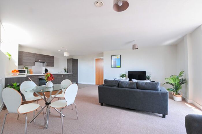 3 Bedroom Flat To Rent In Bed Apartment – Bridgewater Point, Salford, M5