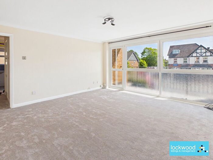 2 Bedroom Flat To Rent In Kingston Road, Staines, TW18