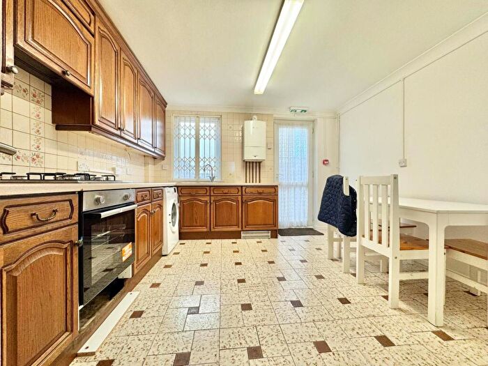 4 Bedroom Semi Detached House To Rent In Kemp Drive, London, E14