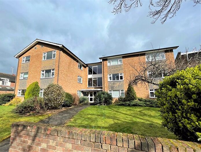 2 Bedroom Flat To Rent In Popes Grove, Twickenham, TW1