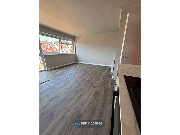 2 Bedroom Flat To Rent In Chatsworth Road, East Croydon, CR0