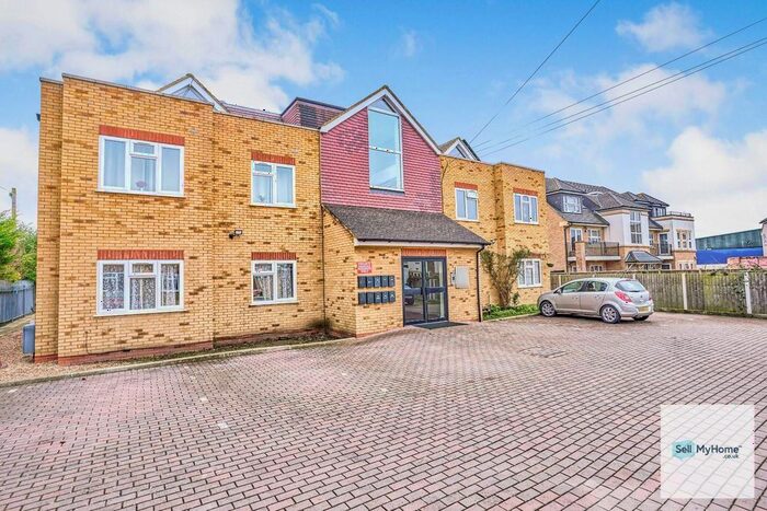 2 Bedroom Flat For Sale In Long Lane, Stanwell, Staines, TW19