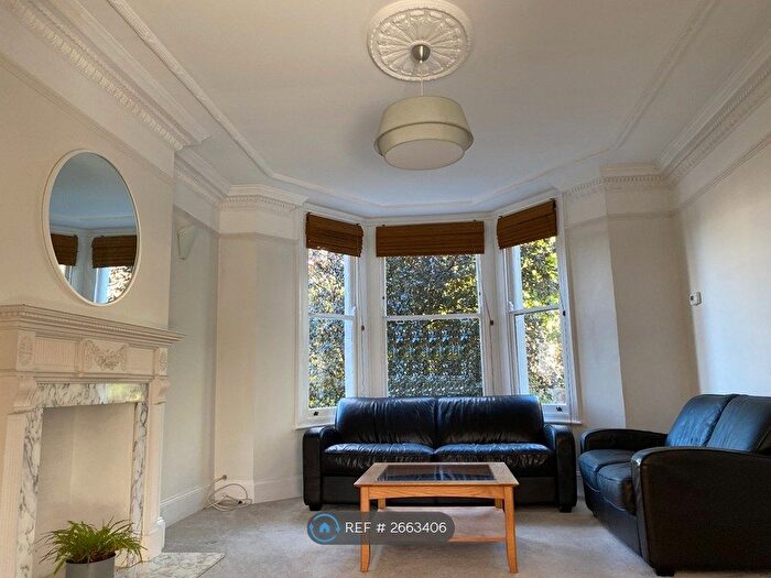 1 Bedroom Flat To Rent In Woodside, London, SW19