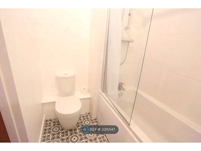 2 Bedroom Flat To Rent In Ferry Gait Crescent, Edinburgh, EH4
