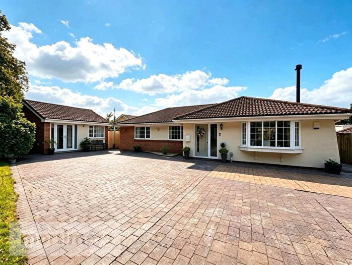 3 Bedroom Bungalow For Sale In Windermere Drive, Rishton, Blackburn, Lancashire, BB1