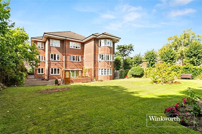 3 Bedroom Flat For Sale In Hendon Lane, Finchley, London, N3