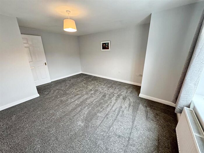2 Bedroom Flat For Sale In Curbar Close, Mansfield, NG18