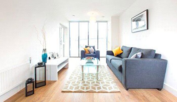 1 Bedroom Flat To Rent In Bowes Road, London, N11
