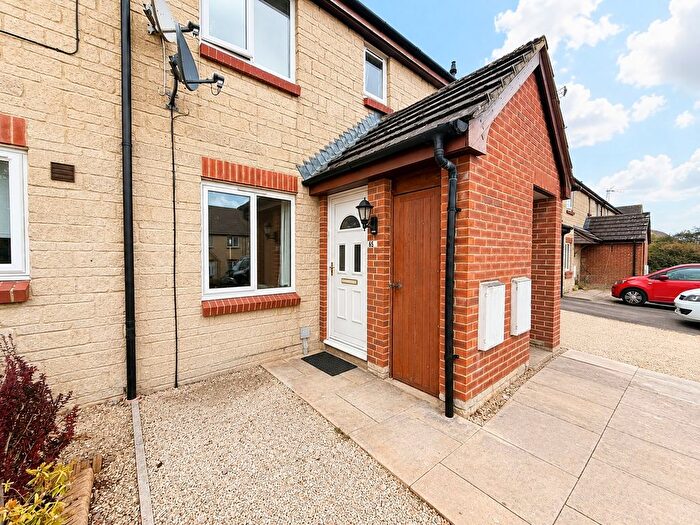 1 Bedroom Flat To Rent In Kemble Drive, Cirencester, Gloucestershire, GL7