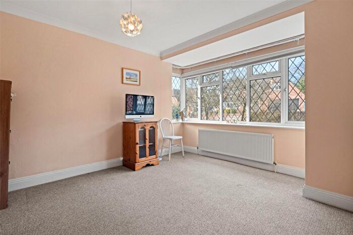 5 Bedroom Detached House For Sale In Broom Acres, Sandhurst, Berkshire, GU47