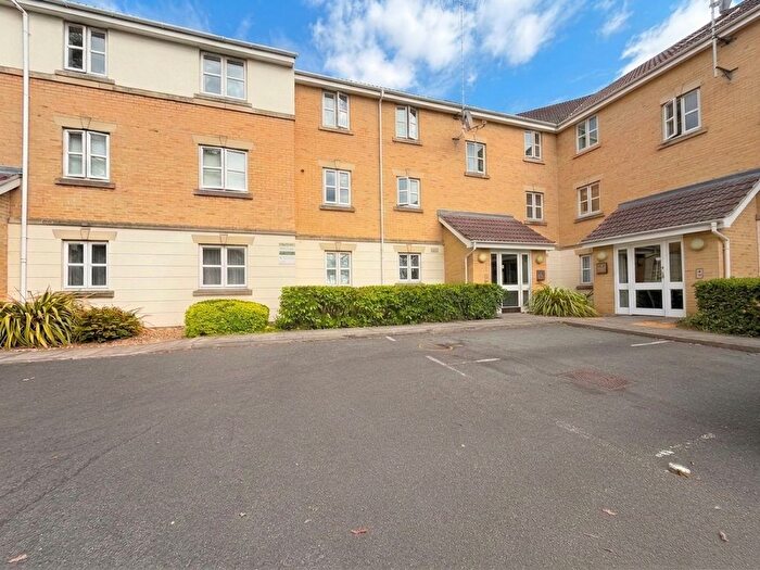 2 Bedroom Flat To Rent In Scholars Walk, Langley, SL3
