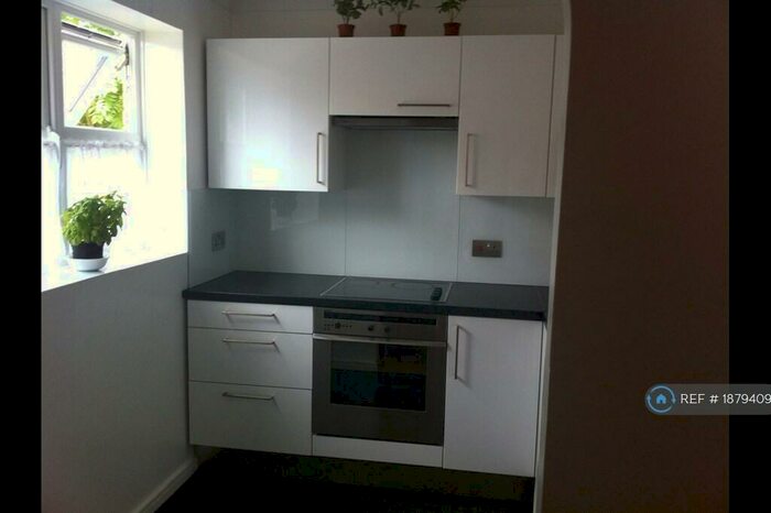 1 Bedroom Flat To Rent In Rossetti Road, London, SE16