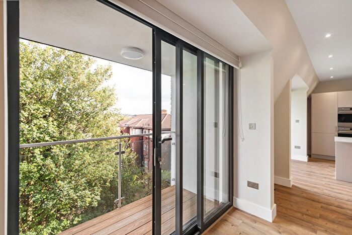 2 Bedroom Flat To Rent In Brent Street, London, NW4