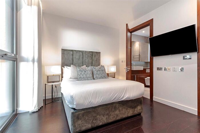 3 Bedroom Flat To Rent In Thornes House, Charles Clowes Walk, London, SW11