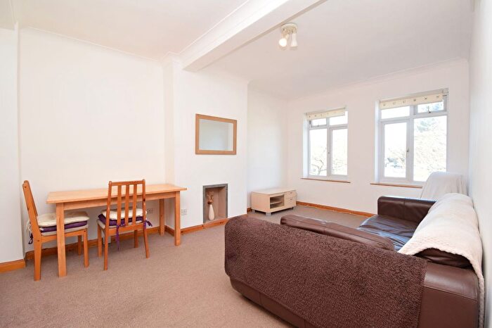 2 Bedroom Flat For Sale In Shaftesbury Avenue, Harrow, HA2