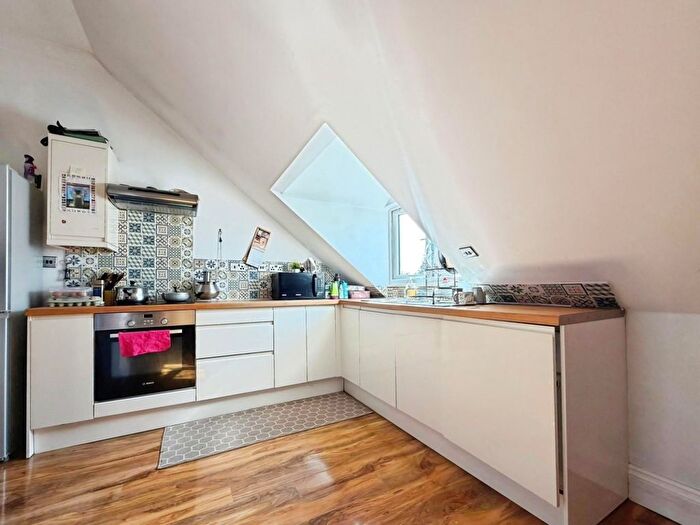 1 Bedroom Flat To Rent In Lampton Road, Hounslow, TW3