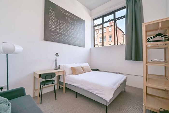 4 Bedroom Flat To Rent In High Road, North Finchley, London, N12