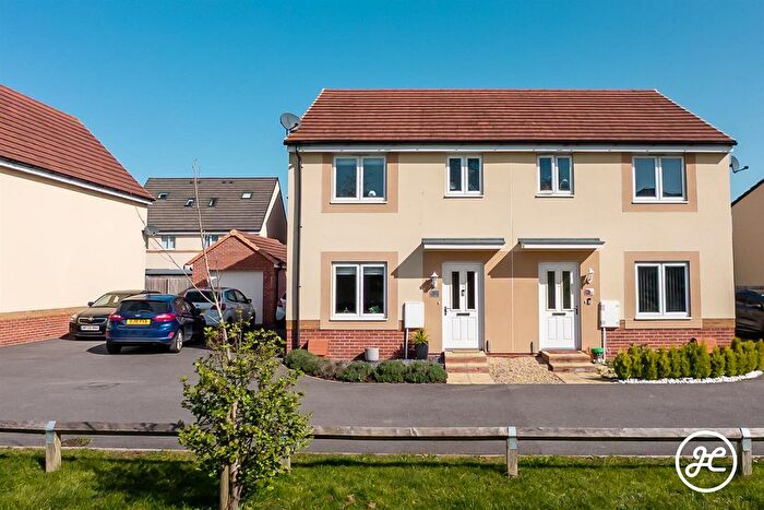 3 Bedroom Semi Detached House For Sale In Peridot Close, Bridgwater, TA6