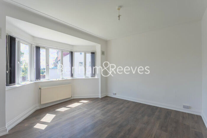 2 Bedroom Apartment To Rent In Wessex Way, Golders Green, NW11