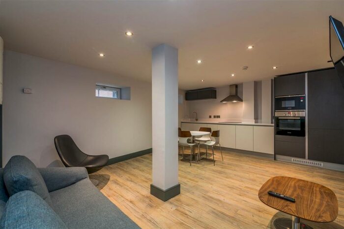 3 Bedroom Apartment To Rent In Hoods Hideout, Houndsgate, Nottingham City Centre, NG1