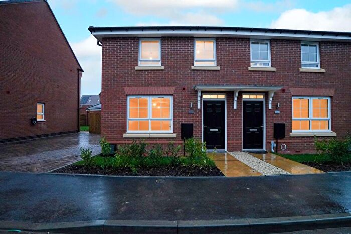 3 Bedroom Semi-Detached House To Rent In Swallow Drive, Hampton-In-Arden, B92