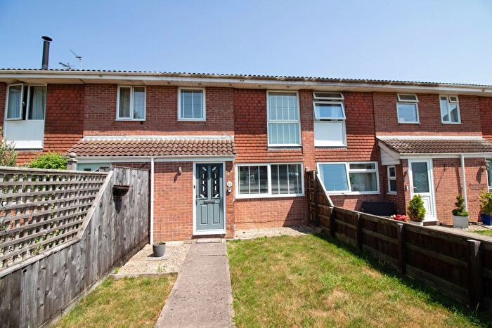 3 Bedroom End Of Terrace House For Sale In Holmbury Close, Frome, BA11