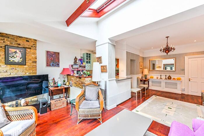 2 Bedroom Flat To Rent In Fentiman Road, Vauxhall, London, SW8