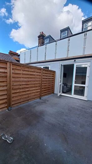 3 Bedroom Flat To Rent In - Alexandra Street, SS1