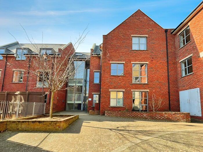 2 Bedroom Flat To Rent In Coopers Yard, Hitchin, SG5