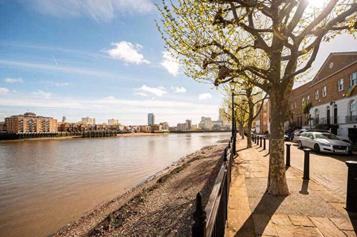 2 Bedroom Flat To Rent In Rotherhithe Street, Rotherhithe, London, SE16