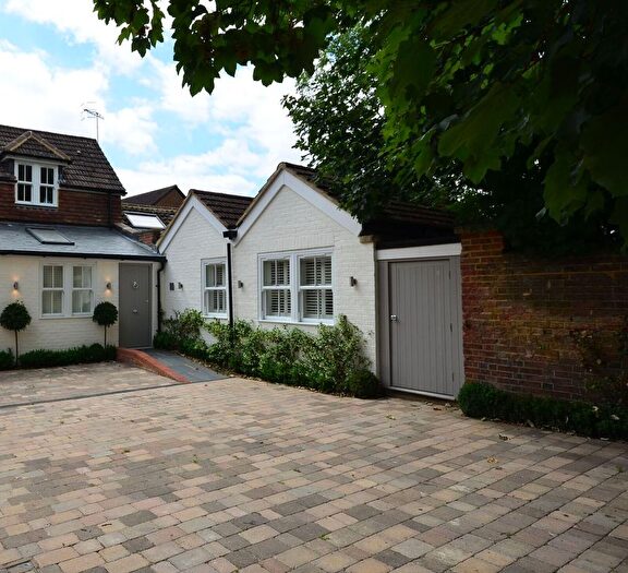 2 Bedroom Bungalow To Rent In Wharf Road, Guildford, GU1