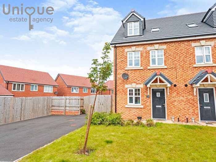 4 Bedroom Semi Detached House To Rent In Palmerston Close, Blackpool, FY4