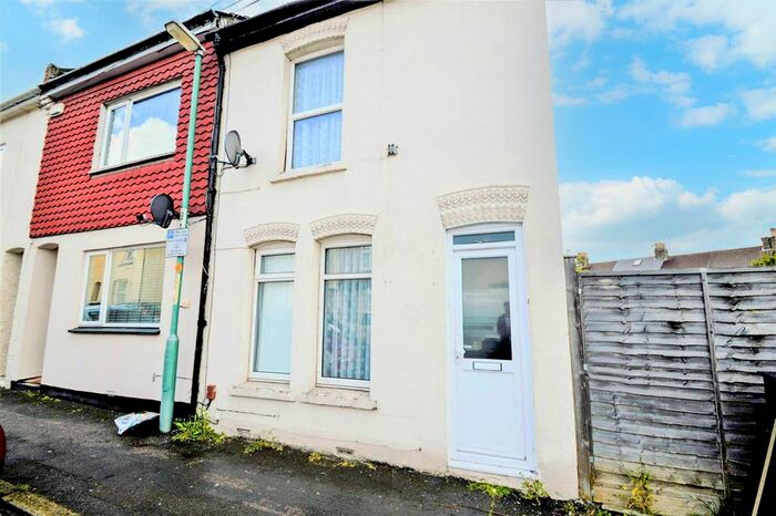 3 Bedroom End Of Terrace House To Rent In Shakespeare Road, Gillingham, ME7