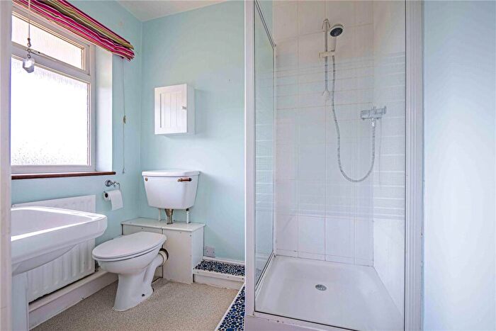 2 Bedroom Bungalow For Sale In Brownlow Rise, Totternhoe, Central Bedfordshire, LU6
